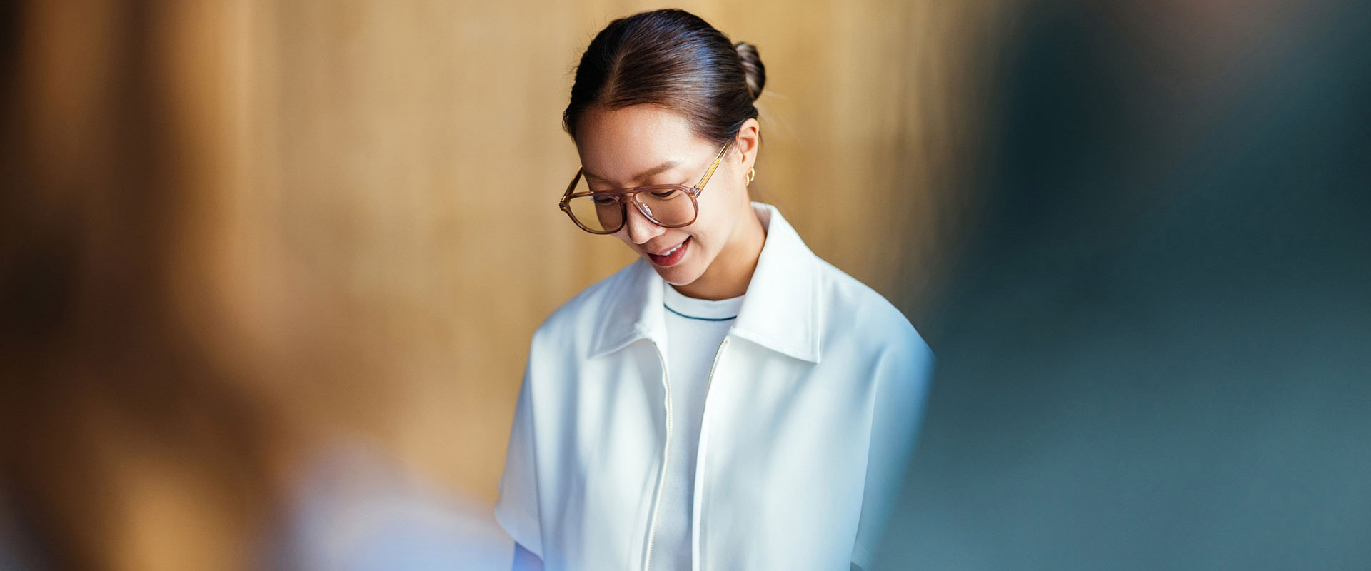 proscia-bg-labcoat-woman